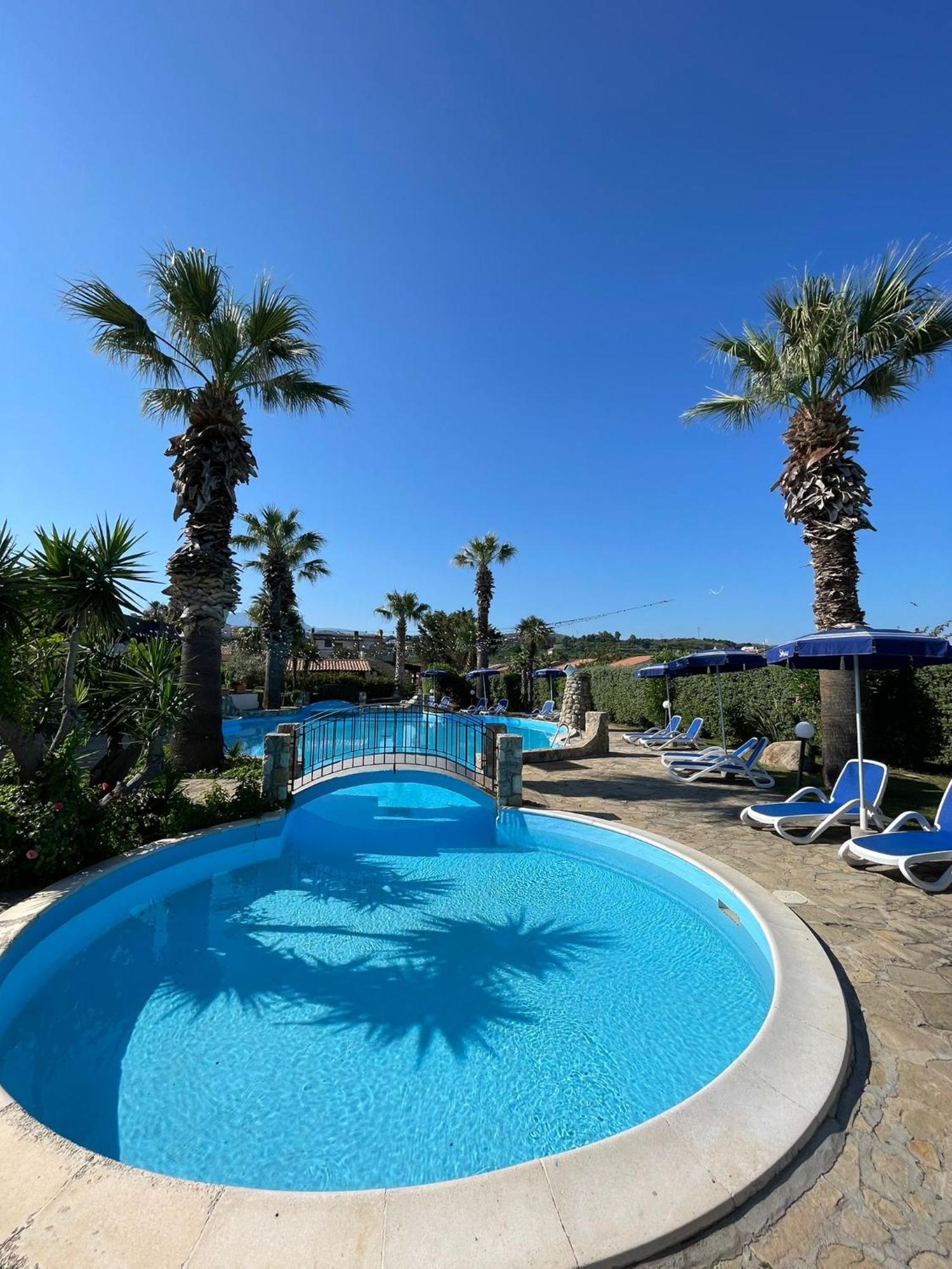 Soleada Club Lejlighedshotel Campofelice Di Roccella Eksteriør billede