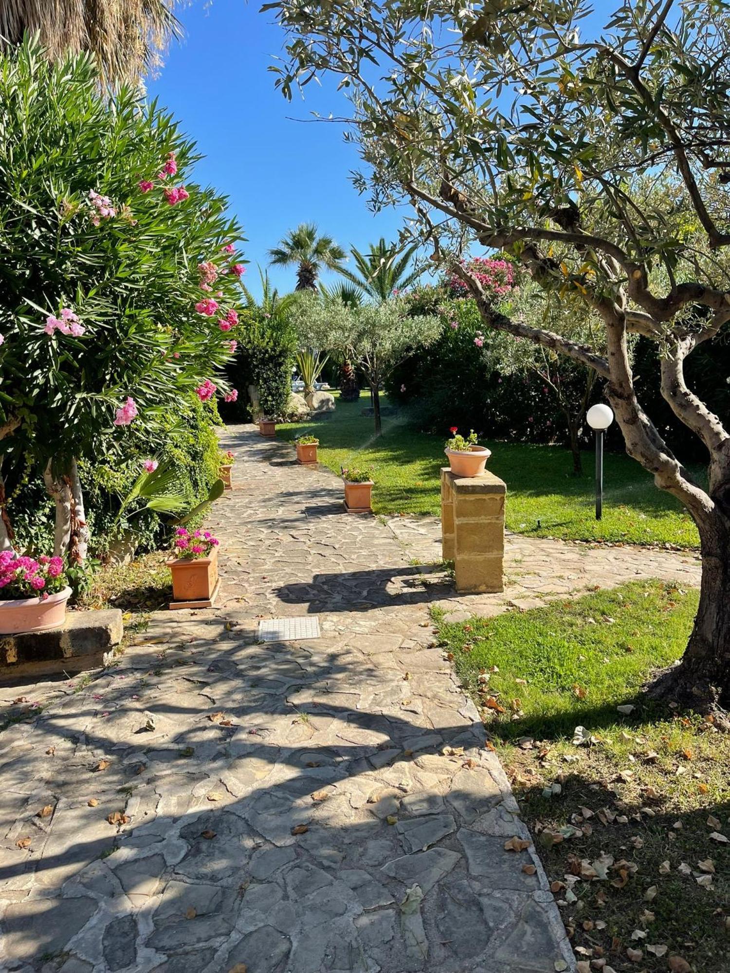 Soleada Club Lejlighedshotel Campofelice Di Roccella Eksteriør billede